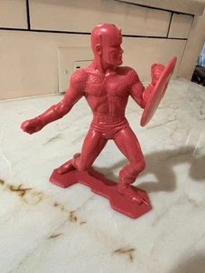Figura de plástico duro rojo Capitán América Marx Marvel 1967 - Imagen 1 de 5
