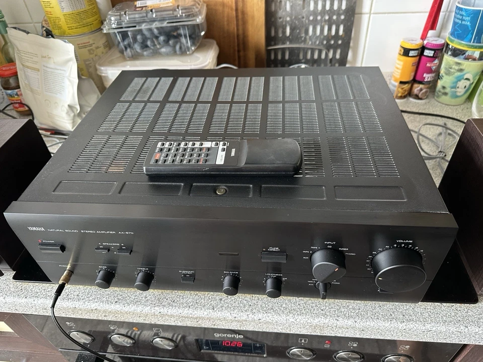YAMAHA  AX-570 Verstärker mit Fernbedienung in guten Zustand. - Bild 1 von 4