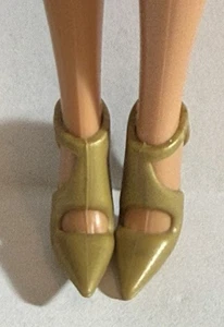 Fits Barbie Doll- 1 Pair of Gold Heels/shoes - Picture 1 of 5