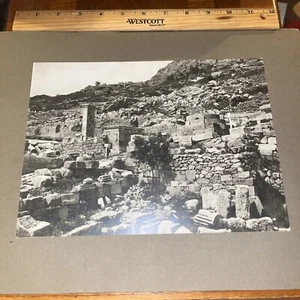 Foto antigua de arquitectura griega montada del altar de Chians ruinas de Chios Delfos - Imagen 1 de 5