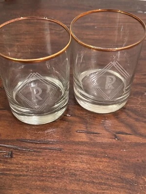 Juego de dos vasos de whisky "R" con monograma borde dorado estilo decorativo Lowball Foto 1 de 4