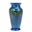 Vase en verre art plumes tirées bleu irisé ORIENT & FLUME 9,25H signé par un artiste
