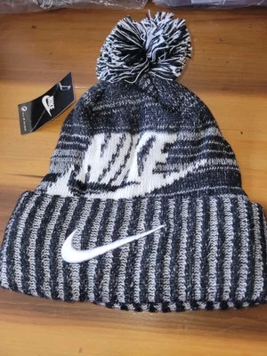 GORRO DE PUNTO BLANCO Y NEGRO NIKE. NUEVO Foto 1 de 2