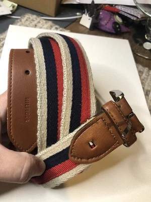 Tommy Hilfiger Cinturón de Tela para Hombres con Cinta Azul Roja Superpuesta Pestañas de Cuero XL 42/44 Foto 1 de 4