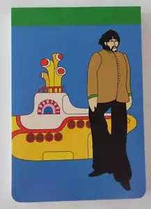 NUOVO blocco note sottomarino giallo The BEATLES con oggetto raro GEORGE HARRISON - Foto 1 di 1