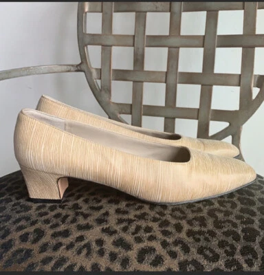 Salvatore Ferragamo Puntera Cuadrada Bloque Gatito Herls Talla 8 1/2 Foto 1 de 4