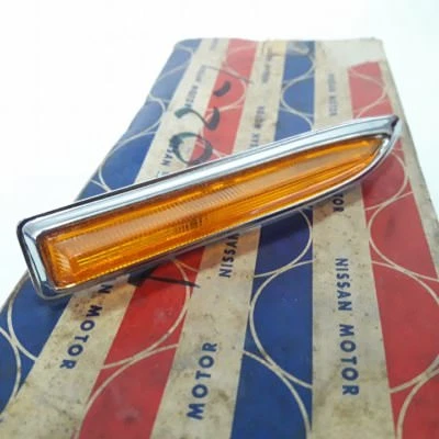 DATSUN BLUEBIRD 510 Cubierta Lente Luces de Señal de Giro Lateral Piezas Genuinas Nuevo de Lote Antiguo Japón Foto 1 de 4