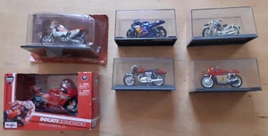 LOTTO DI 6 MODELLINI DI MOTO SCALA 1/24 CON TECA O SCATOLA NUOVI E PERFETTI - Foto 1 di 3