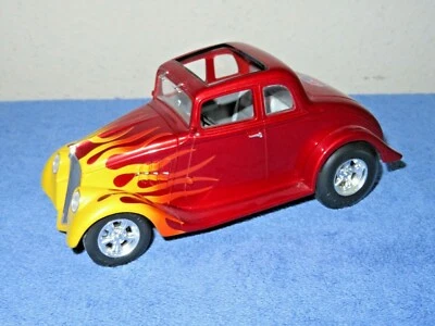 1933 WILLYS COUPE 1:24 OPENING HOOD & TRUNK,  DIECAST METAL BY FIRST GEAR - Image 1 of 4