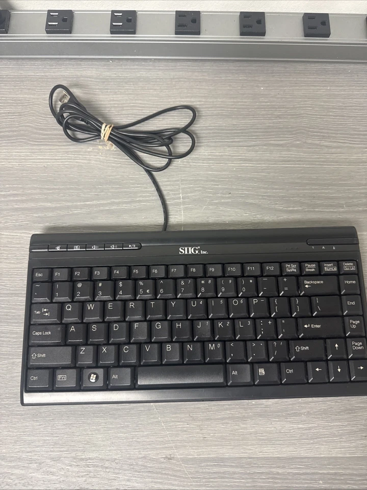 SIIG USB Mini Multimedia Keyboard  - Image 1 of 4