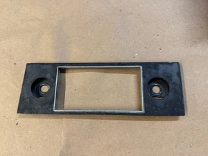 73-79 Ford Truck 78 79 Bronco Radio Faceplate Metal 1973-1979 OEM - Foto 1 di 3