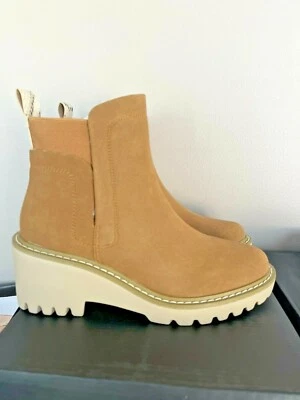 Bota Chelsea Nicole Miller Pocas plataforma con orejetas de cuña talla 7,5 - Nueva en caja Foto 1 de 4