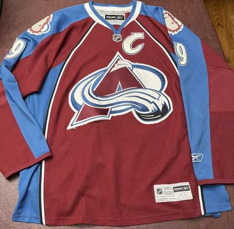 Colorado Avalanche Joe Sakic #19 CCM Jersey Mens Size XL Reebok Cover