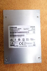 Toshiba Q-Series 256GB 2.5" Solid State Drive SSD 6Gbps Mini PC Mac SATA3 V Nand - Picture 1 of 3