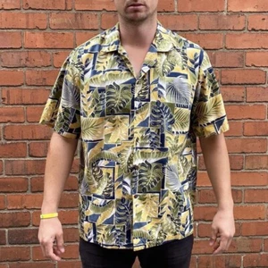 Pierre Cardin Hawaiian Shirt Mens Size Large Button Up Wavey Casual Summer Shirt - Picture 1 of 3