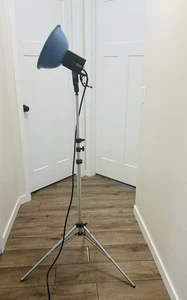 Smith-Victor A80 (46319) 600W Quartz Light w/ 8" Reflector + Bogen Italy Stand - Picture 1 of 7