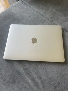 2020 Apple MacBook Pro 13 " Intel i7 2,3 GHZ + 16 GB RAM + 512 GB SSD + QUERTY - Bild 1 von 8