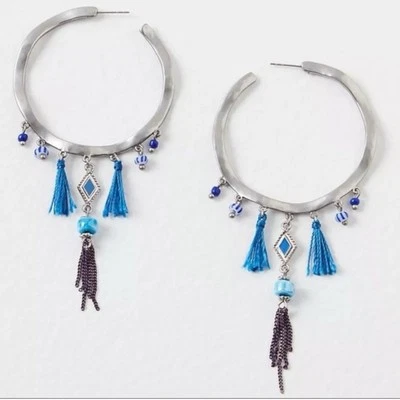 Pendientes de aro Free People Western Bohemian con flecos plata azul festival Foto 1 de 4