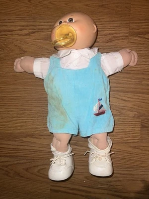 Boneca Cabbage Patch Kid Vintage 1982 Preemie Sailor Boy com roupa e chupeta - Imagem 1 de 4