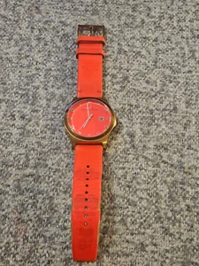 MARC BY MARC JACOBS LEUCHTEND NEONORANGE LEDERBAND DAMEN UHR MBM1217 - Bild 1 von 8