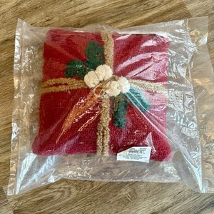 NUEVO CON ETIQUETAS Almohada Enganchada Regalo de Navidad 100% Lana Hilo Tejido Respaldo Rojo Pekín - Imagen 1 de 6