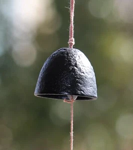 Campana de viento japonesa Furin Nanbu hierro fundido campana campana grillo negro Japón - Imagen 1 de 3