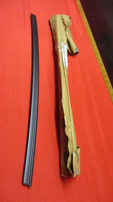 1979-1993 FORD MUSTANG MOLDURA DE PARA-BRISA LADO ESQUERDO NOS - Imagem 1 de 4