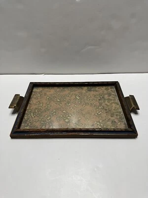 Bandeja de vidrio con marco vintage con asas de latón, hojas manchadas de oro Foto 1 de 4