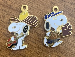 2 dijes Peanuts Snoopy Aviva - características unidas - Imagen 1 de 3