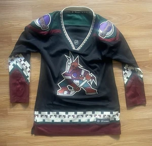Camiseta deportiva de hockey para mujer Arizona Coyotes Fanatics Breakaway XS negra con logotipo de Kachina - Imagen 1 de 10