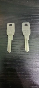 (2) VINTAGE NOS ORIGINAL OEM KEY BLANKS FOR  1961 - 1963 LINCOLN GLOVE BOX TRUNK - Picture 1 of 2