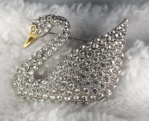 Vintage Brosche Swarovski Kristall verkrustet Schwan silberfarben goldfarben Schnabel - Bild 1 von 9