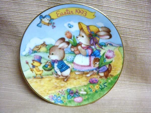 AVON 1993 EASTER PARADE 5" Mini Plate Trimmed in 22 K Gold Bunny Chick Chipmunk - Picture 1 of 6