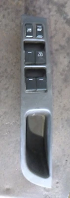 Interruptor ventana principal delantera derecha con moldura Nissan Micra K12 07-9/10 Foto 1 de 4