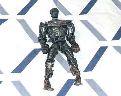 Real Steel Atom Junkyard Bot Jakks Pacific 7.5” Punching Action Figure 2011 Cover