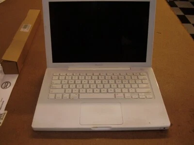 Apple MacBook Pro Model A1181 with 13" Screen (FOR PARTS ONLY)   - Image 1 of 3