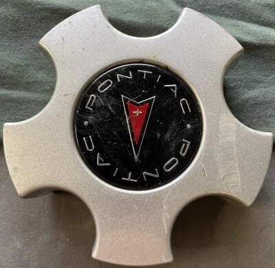 Tapacubos central Pontiac Bonneville Aztek Montana 9593768 2002 2003 2004 Foto 1 de 4