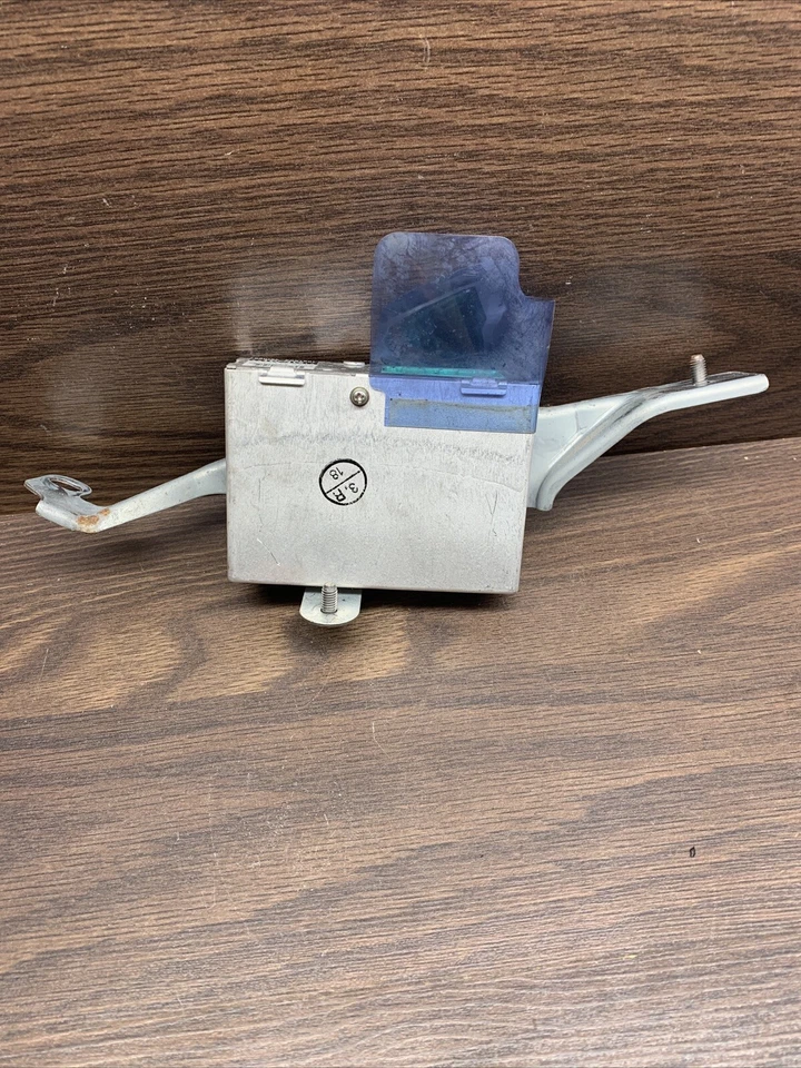 96 97 toyota rav4 rav 4 cruise control module computer 88240-42010 1996 1997 - Image 1 of 4