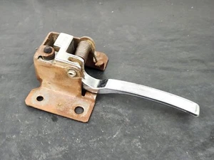 RH INTERIOR DOOR HANDLE GM 9834754 1971-1978 FULL SIZE BIN A26 - Picture 1 of 6
