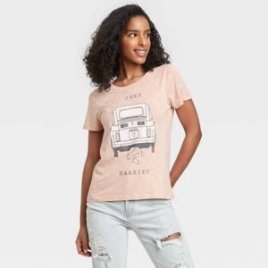 Women's "Just Married" Size Small Short Sleeve Graphic T-Shirt -Grayson Threads - Picture 1 of 2