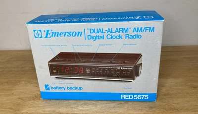 Reloj Digital Alarma Doble FM/AM Emerson RED 5675 Madera Grano Probado ¡NUEVO! Foto 1 de 4