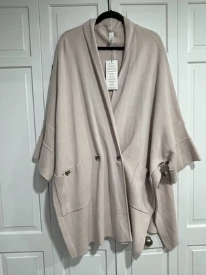 Marla Wynne 毛衣披肩戏剧和服 Poncho Lagenlook 米色全新尺寸 1X — 第 1/4 张图片