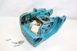 Genuine Crankcase Makita EA4300F chainsaw 195-111-161, 195-111-112 - Picture 1 of 10