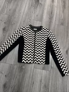Nuevo sin etiquetas Chaqueta Little Miss Grant Couture con Cremallera Plateada Negra Zig Zag Edad 14 42 B6 - Imagen 1 de 8