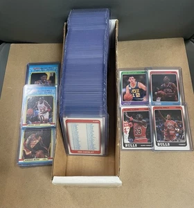 1988-89 Fleer Basketball Komplettsatz (1-132) mit 11 Karten Sticker Set - M. Jordan - Bild 1 von 7