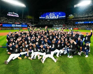 2025 Seattle Mariners 8x10 Photo Clinch ALDS Cal Raleigh, Julio Rodriguez - Picture 1 of 1