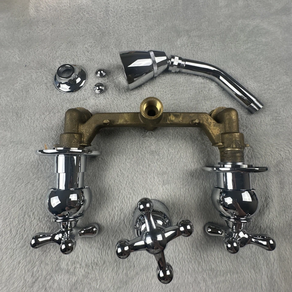 Grifo cruzado de metal para ducha cromado montaje en pared American Standard Hampton Foto 1 de 4