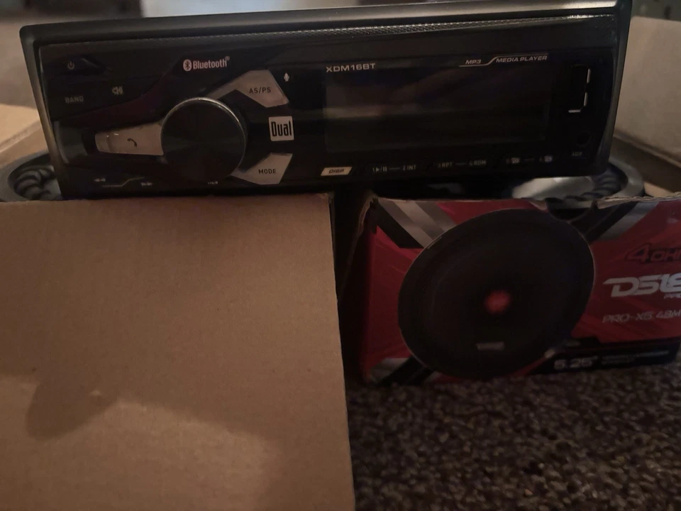 Radio estéreo para coche Foto 1 de 4