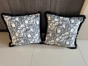 Venus de Milo Kissen nach Maß - 18" quadratisch, mit schwarzem Fransenbesatz - Bild 1 von 6