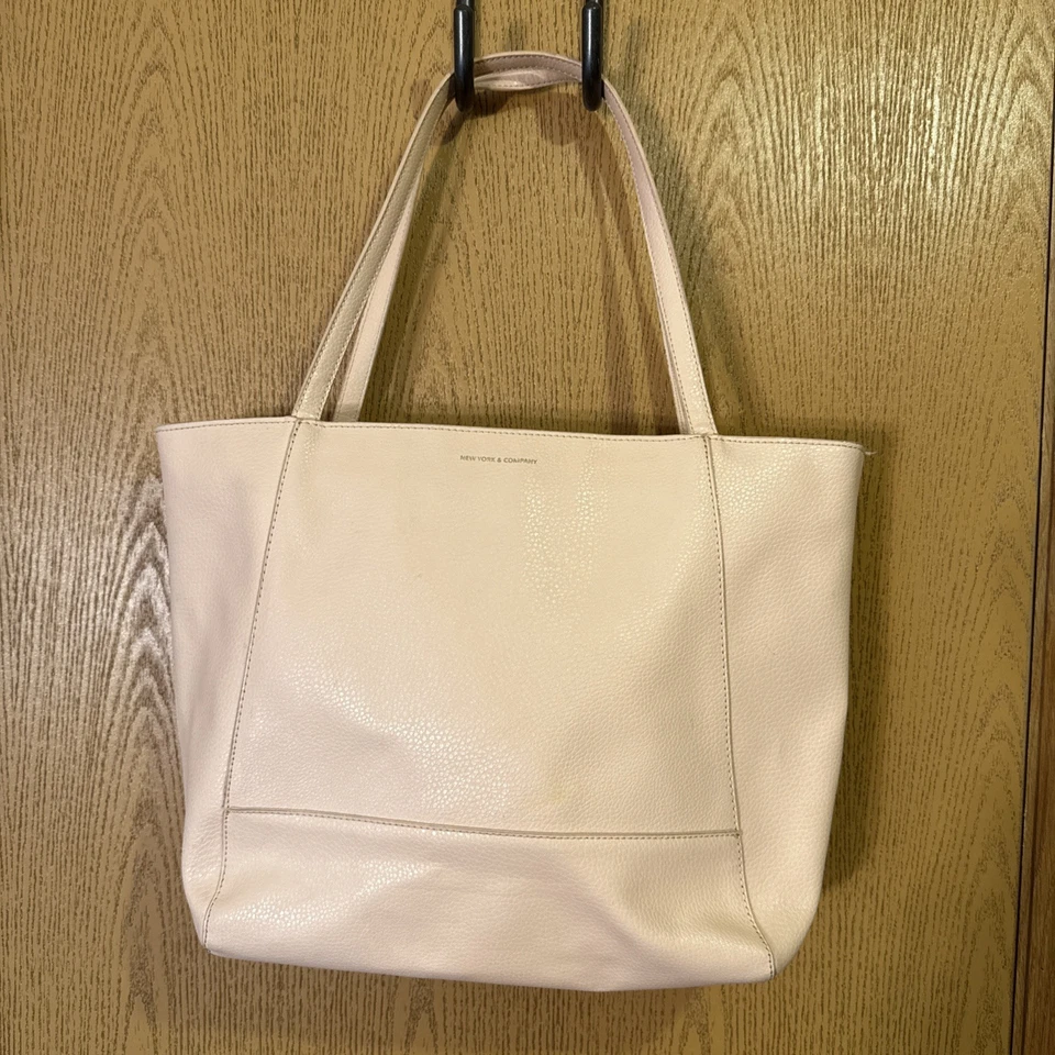 New York and Company Bolso de Hombro Rosa Imitación Cuero Grande Cierre con Cremallera Foto 1 de 4